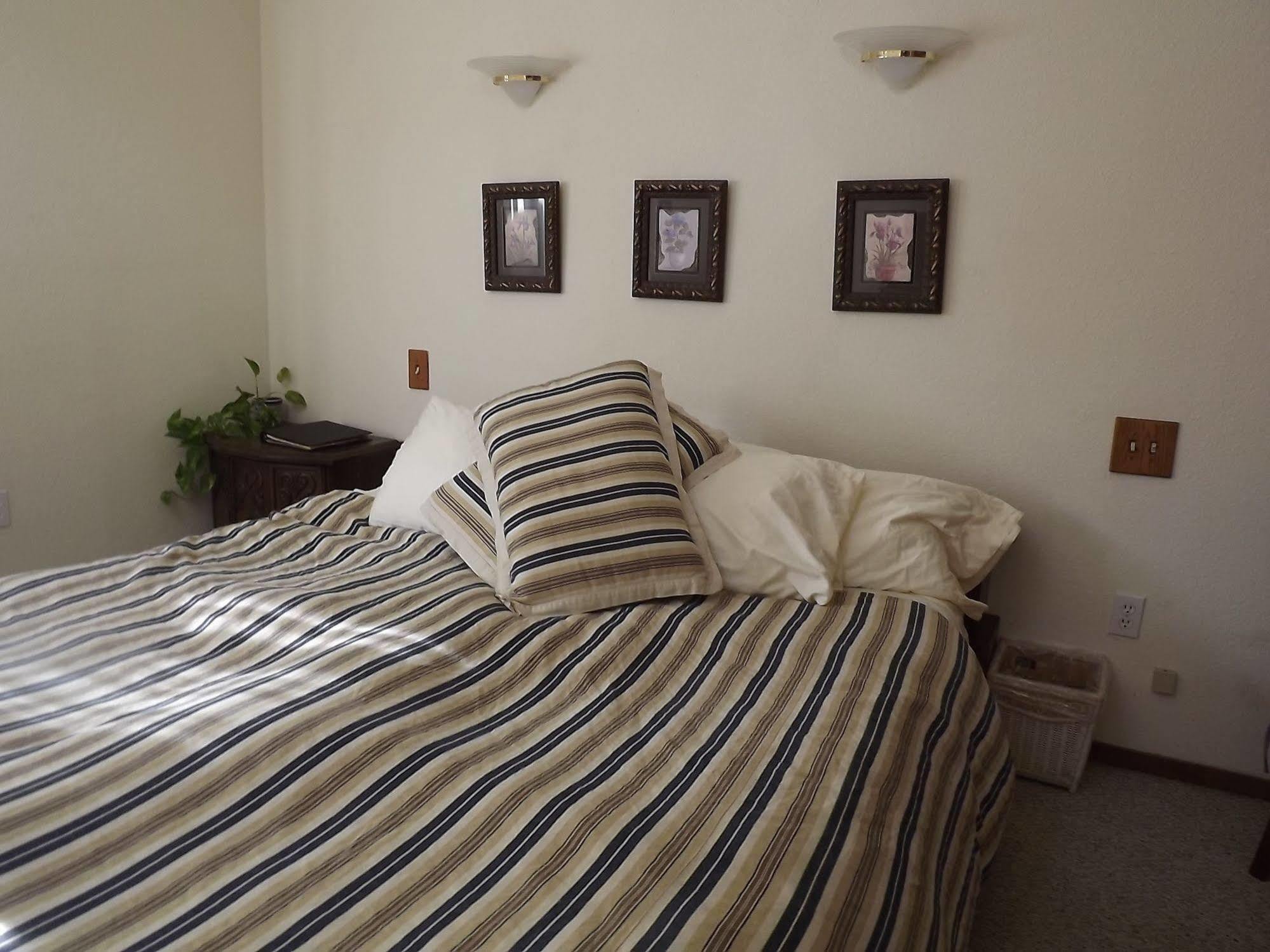 Bed and Breakfast Backyard Garden Oasis Middletown Exteriér fotografie